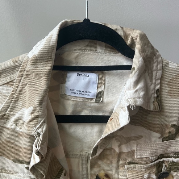 Bershka Biege Camo Utility Jacket EUC - Picture 6 of 7